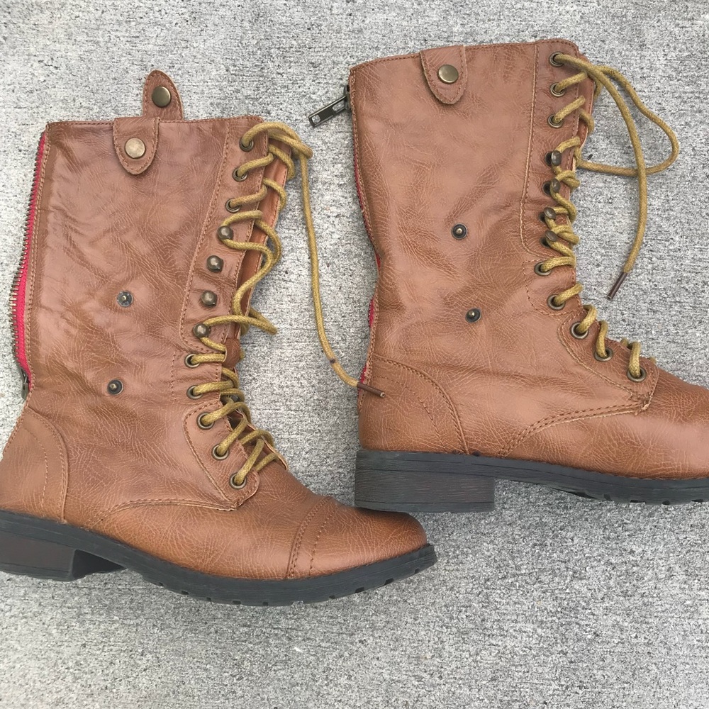 Boots - Picture 2 of 4